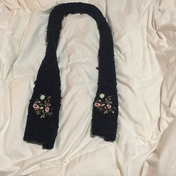 Scarf - Picture 1 of 2